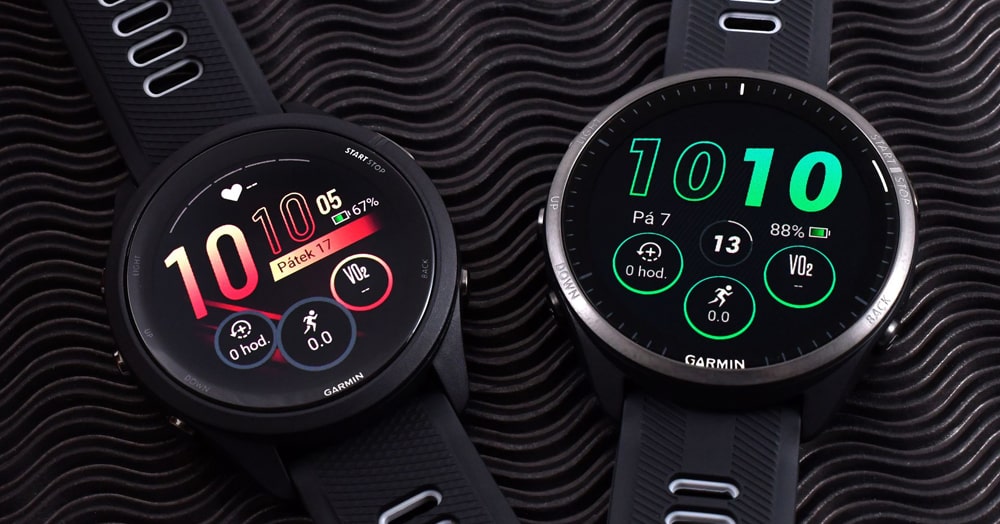 vlevo hodinky Garmin Forerunner 265, vpravo Forerunner 965